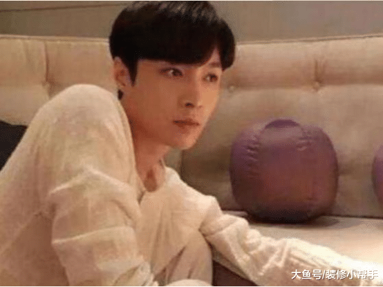 男神张艺兴的豪宅，书房的地球仪是画龙点睛之笔，看得出很爱学习