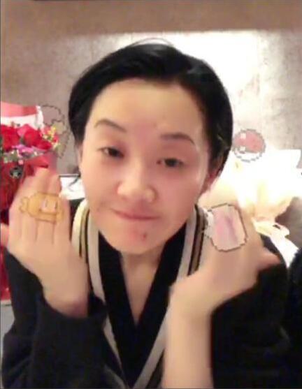 49岁的许晴直播卸妆，网友：卸了妆就能跟年龄对上了！