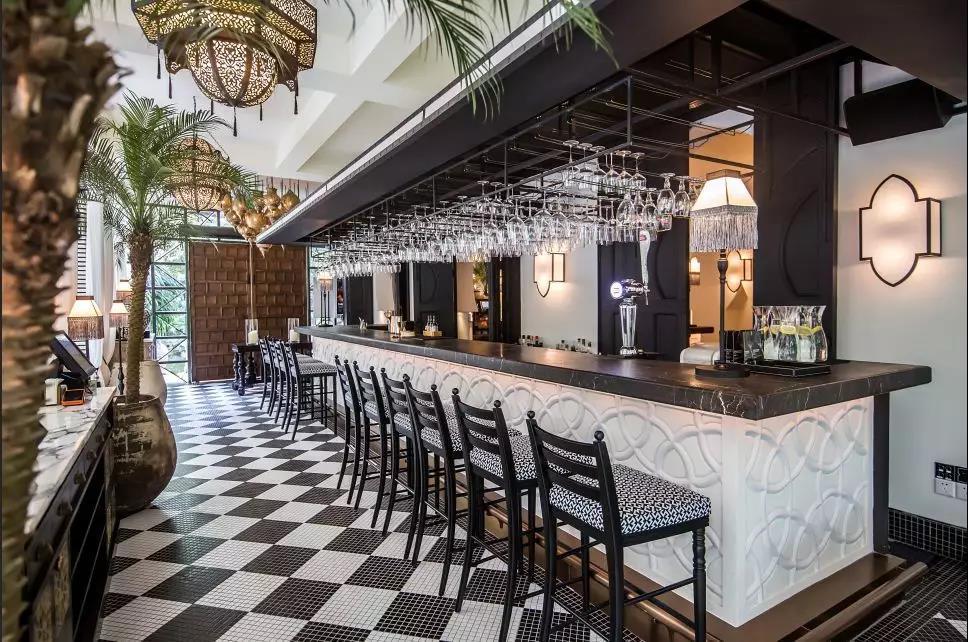 設計與美食共存，在高顏值餐廳與千條海洋生物共進晚餐！