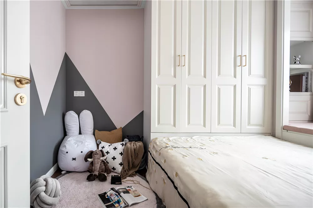 120平的美式轻奢风三居室，铜质金属带来更优雅的感觉