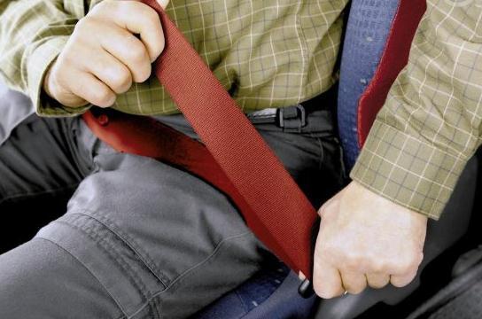 揭露一个让你多活十年的秘密——开车系好安全带！