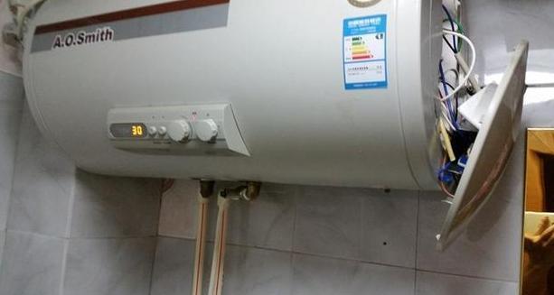 电热水器1年不洗脏成这样，老公用1分钟搞掂省下1000元