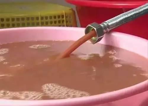 热水器要这样清洗才彻底，怪不得我家洗完澡表皮总是粘粘不干净！