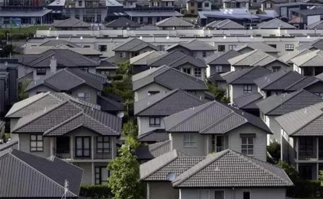 3万套住房被中国人买后，基本无人居住，现在全都成了空宅