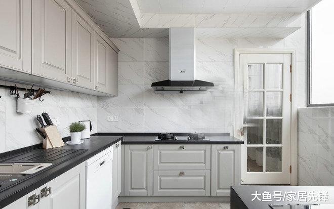 厨房万万不要装推拉门了，聪明人流行装这种门，既实用又美观