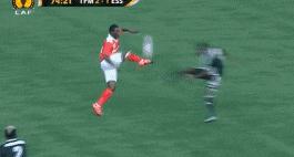 爆笑GIF 美女去玉米地干啥去？玉米苞都还没长呢！