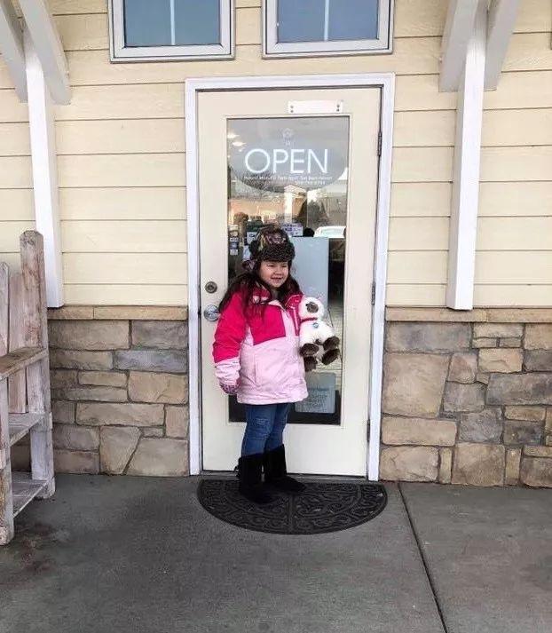 獸醫接診的這位奇特病人，居然是一只毛絨玩具貓咪