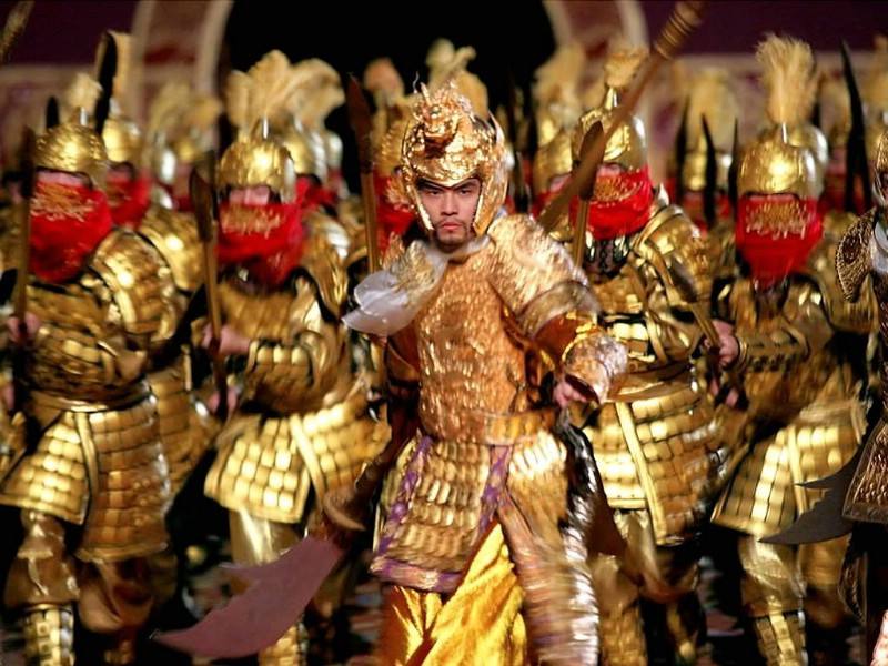 《满城尽带黄金甲》: 说不出哪里感伤，就是令人难过