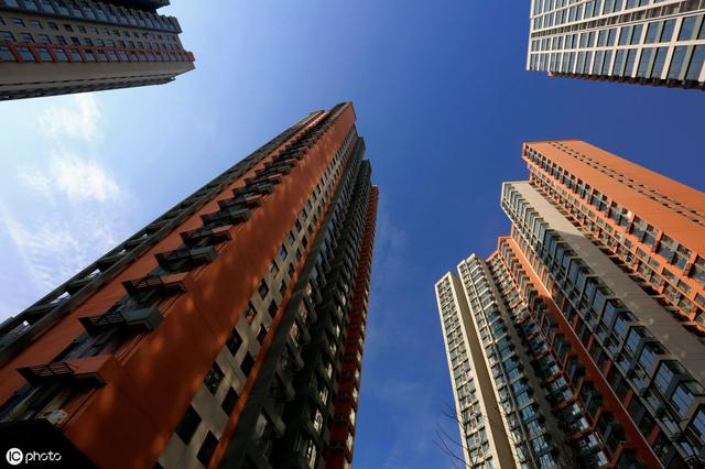 为何老百姓都说房价会涨？而专家则说房价会跌？