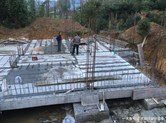 男人這輩子就得為自己建棟房，砸44萬自建兩層小別墅帶一層地下室