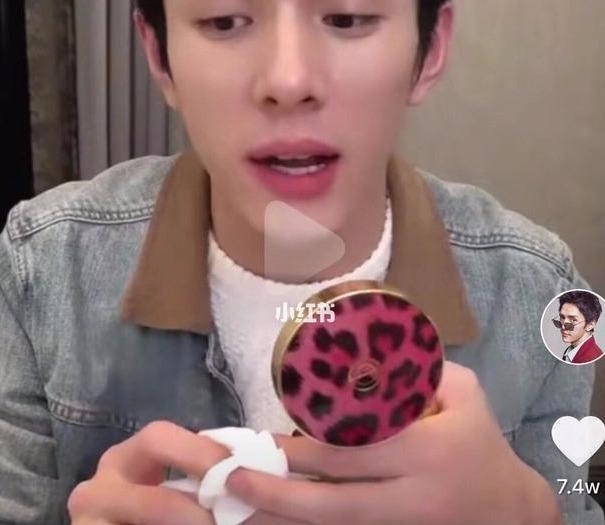 李佳琦随手一晒的气垫，价格一曝光，网友：从此我扔掉了阿玛尼！