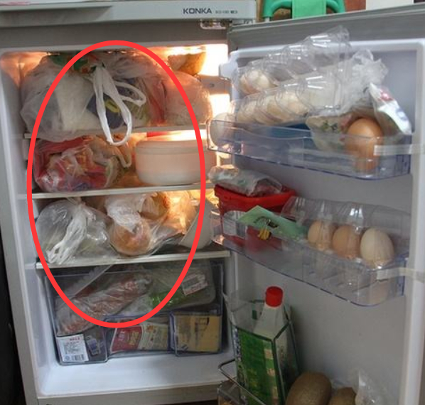 到上海姑姑家发现，冰箱从不放塑料袋，这样摆，卫生整洁又美观