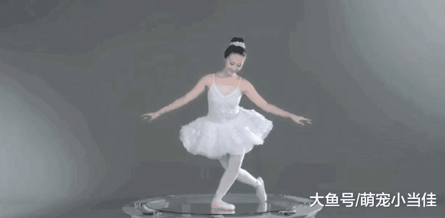 小姐姐在vivo NEX升降摄像头上跳舞, 还有谁怀疑这设计