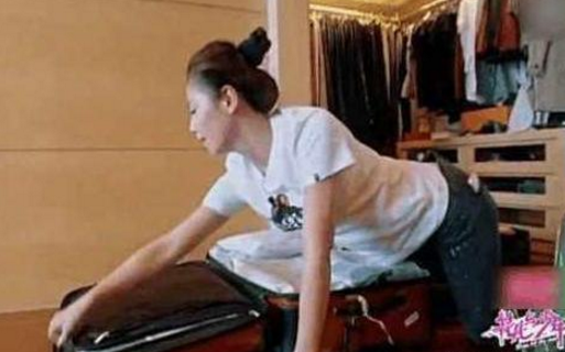 晒晒刘涛住的豪宅，室内墙面都装了原木色，装修很豪华