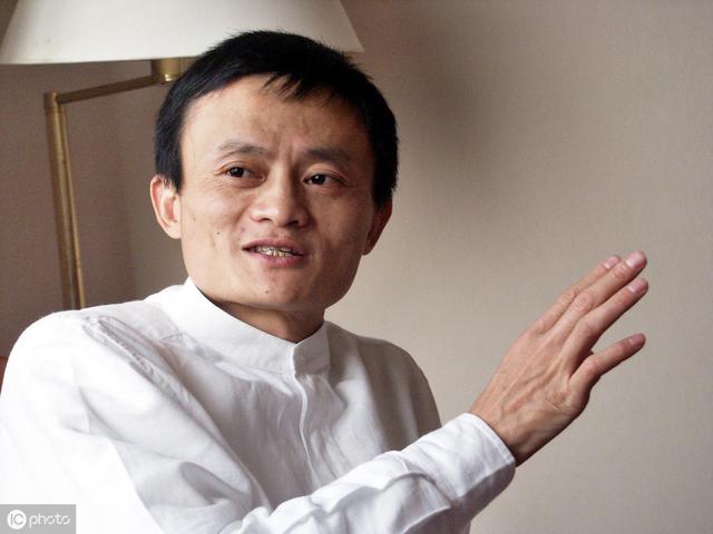 李嘉诚、王健林纷纷“撤退”！马云“暗度陈仓”加持房地产？