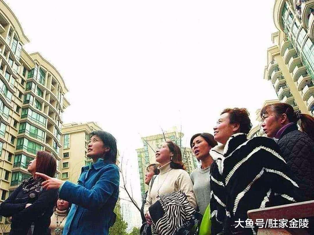 買房最狂熱的群體，其實還是農村人，出嫁女要回彩禮也要買房