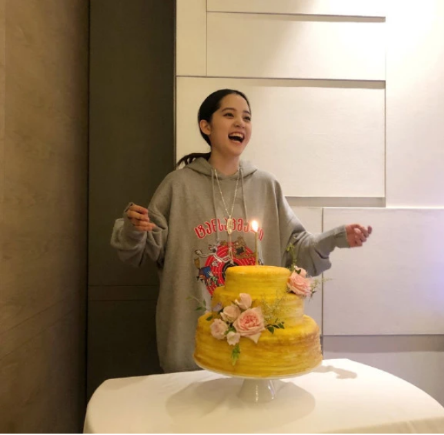 欧阳娜娜19岁生日，给自己的生日礼物让人羡慕不已！