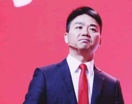 刘强东因为300元，开除一年薪150万副总裁，网友：做得对