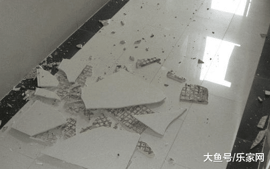 防水层贴瓷砖没多久全掉光! 老师傅: 加上一步60年也不掉!