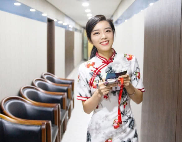 余霜当众曝光王多多遭解说排挤的真实原因，得知原因，众人沸腾！