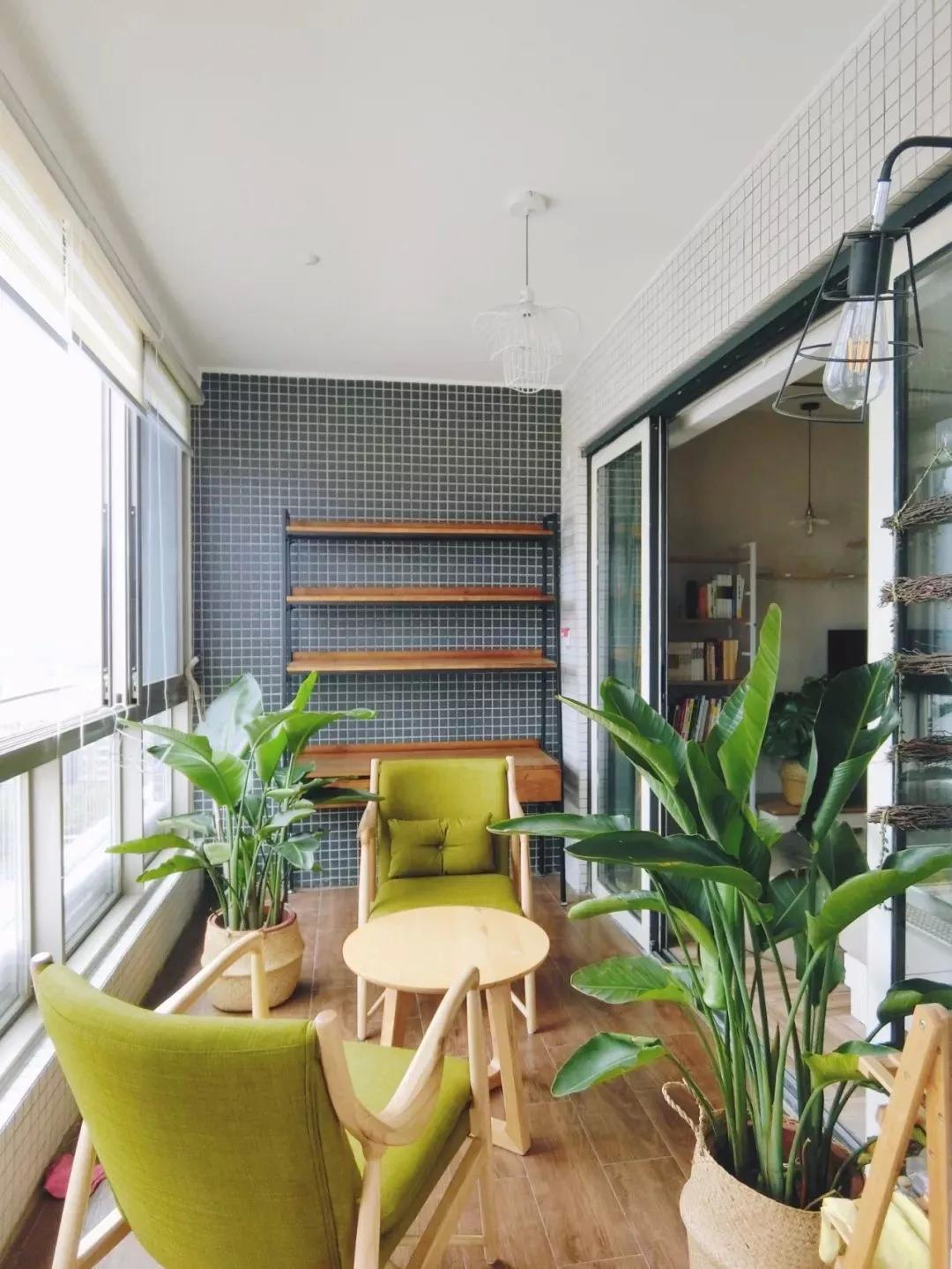 阳台一定要吊顶？不，这样简简单单装其实效果也很棒呢！