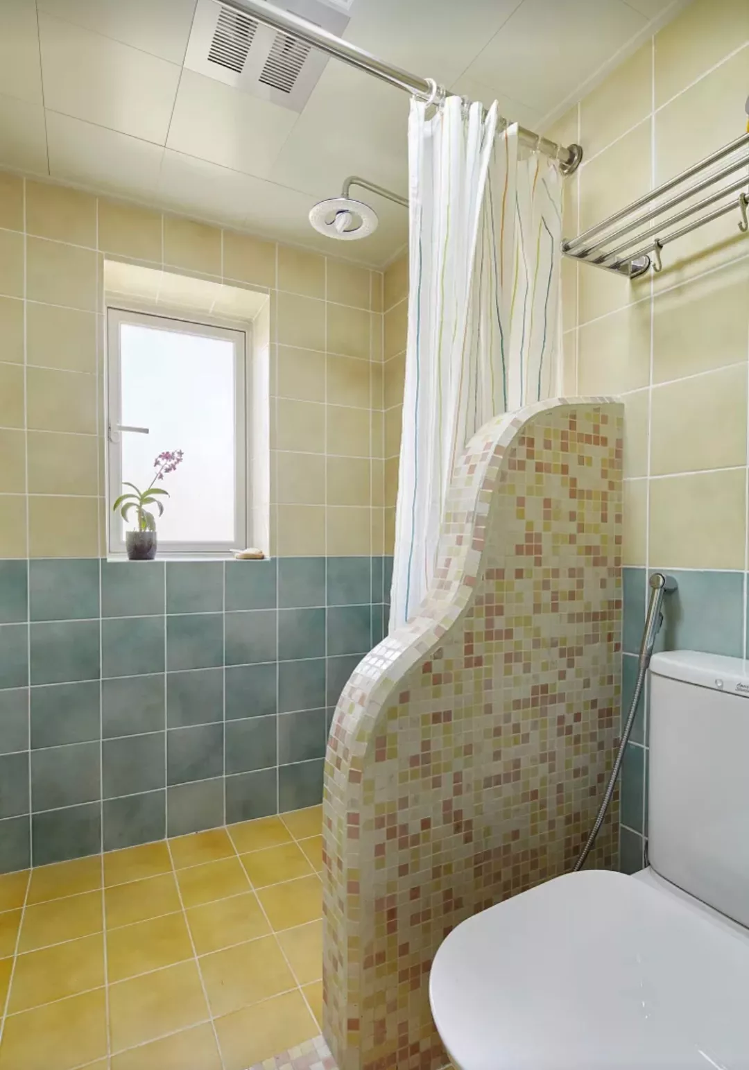 不同风格的卫生间设计案例，瓷砖的搭配非常关键