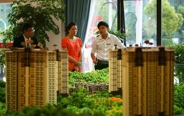 开发商急眼，炒房客绝望！中国楼市要开始“血债血偿”