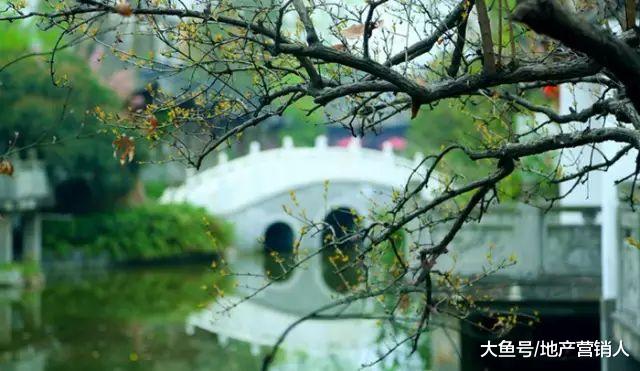 哪吒腾空一刻，海边的江南合院亮了！