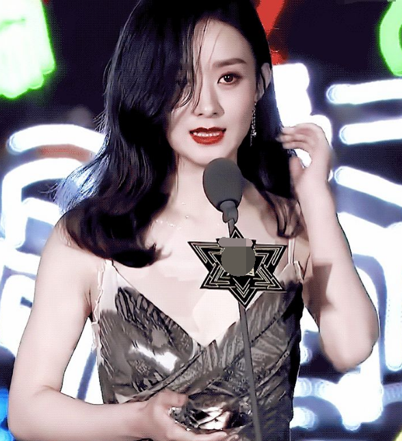 赵丽颖眼睛发炎用头发挡住,不小心撩开,仅露出一秒被网友疯狂截图