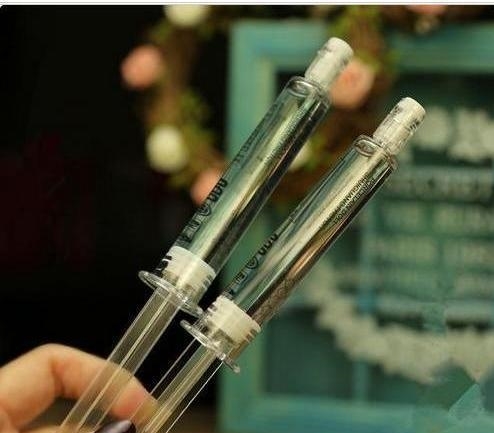 80岁的老太太每天用药店“1快钱”的便宜货来擦脸, 皮肤逆天了