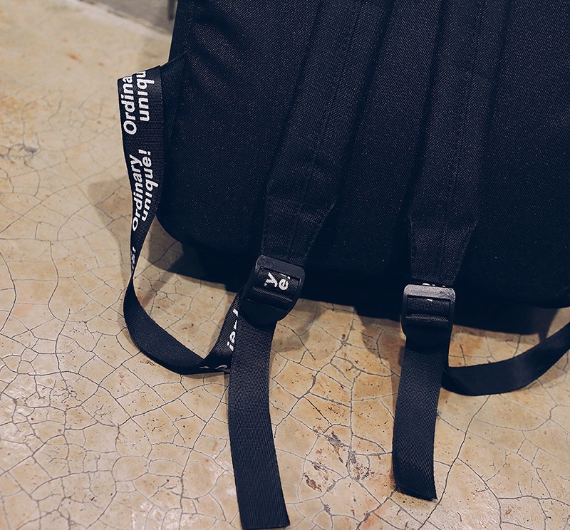 校园港风女生书包，耐磨好背，大容量旅行用也能轻松驾驭