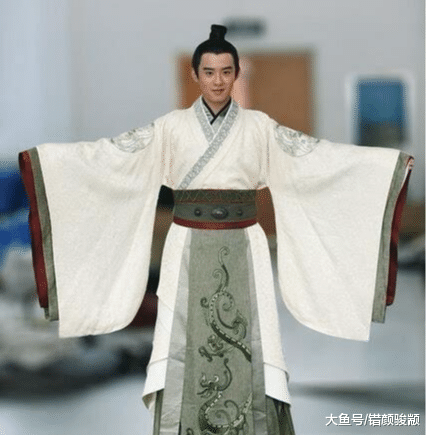 古代人把錢放在衣袖里，不怕掉下來嗎？古代官員兩袖清風是什么？