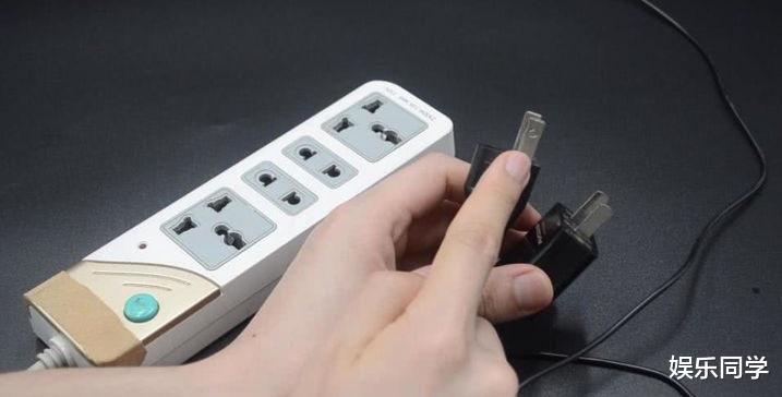 为什么插头上有2个小孔，听内行人说完，才知用途大
