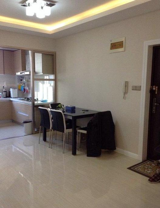 103平的两居室，我说要装个衣帽间，老公却把网吧搬回家