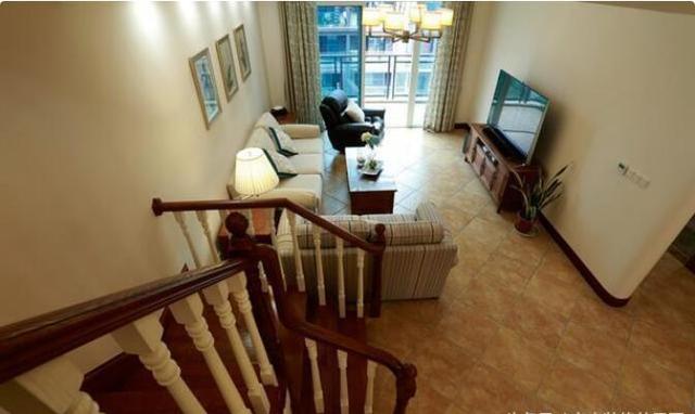 晒晒我家198平复式楼，家具很贵很漂亮，露台种菜让很多人羡慕！