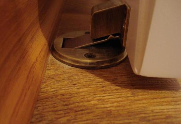 木门到底要怎么装才安全又牢固？怪不得我家一装好就松垮垮的