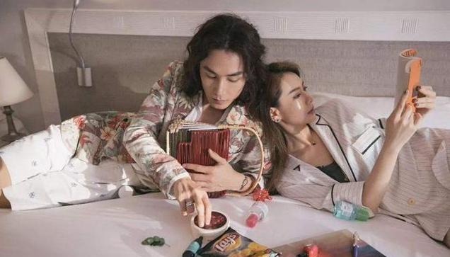 药店里最火的“诱惑性”身体乳，一抹秒变嫩白发光体，戚薇：已用6年