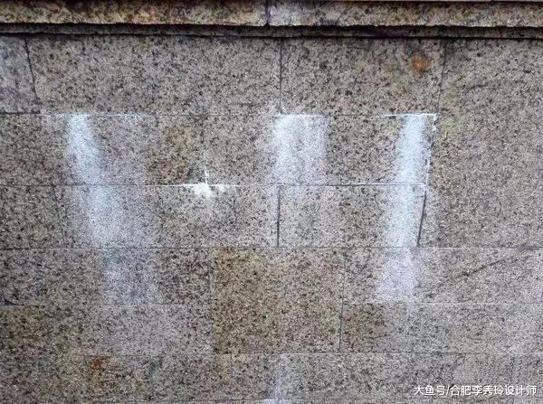 环境潮湿就别用大理石铺地！等到地板发白返碱才后悔，就来不及了