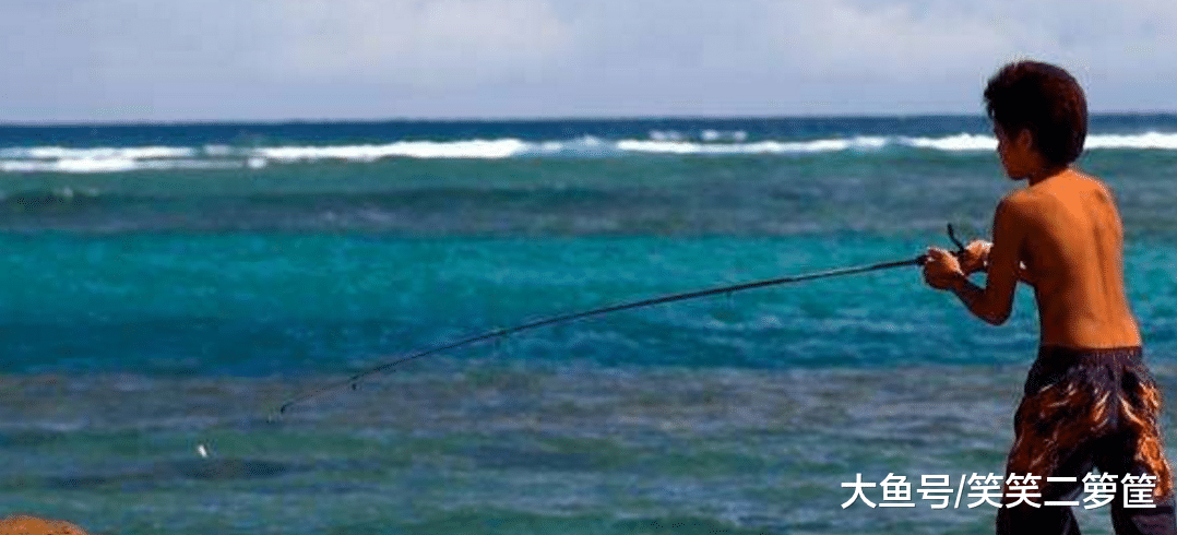 小时候经常和小伙伴去钓鱼，每次都要准备好多东西
