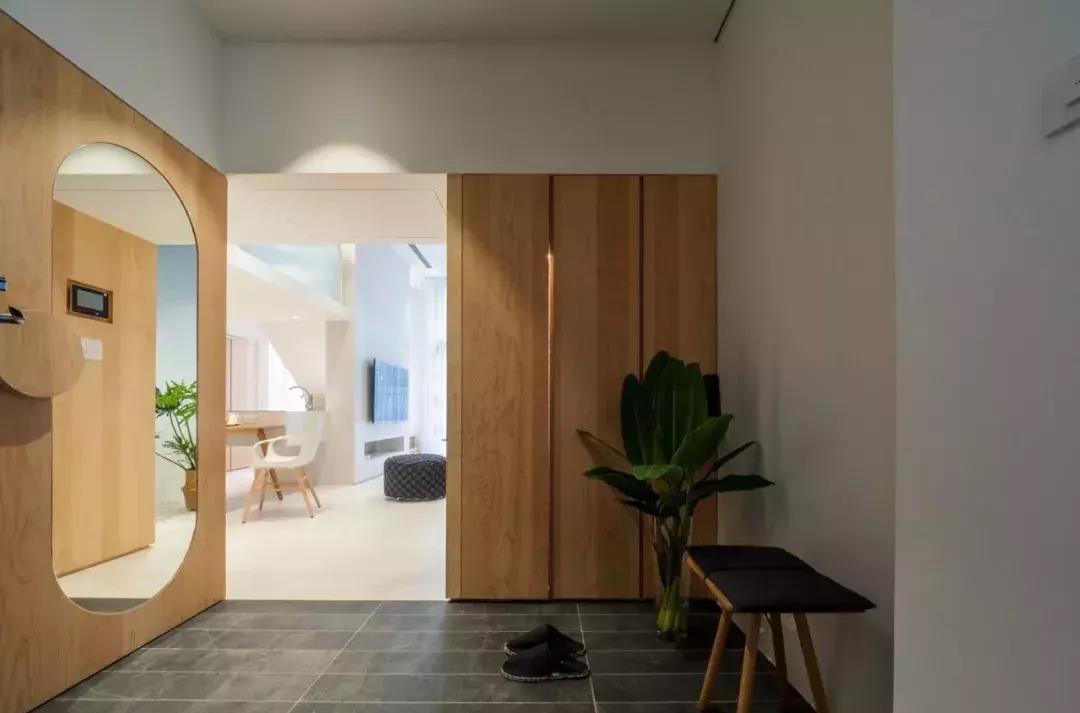 50平的小户型复式楼, 白色与木色构造的温馨小窝