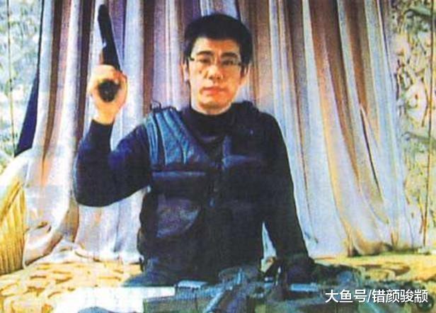 史上最強逃犯，躲過300特警和3000子彈，軍方說4個字，他隨即被捕