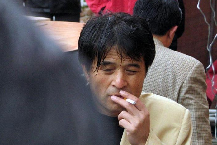 畢福劍一年的收入, 折合成人民幣是多少?