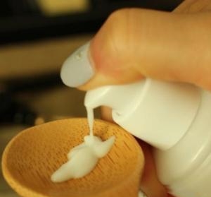 不到10元的好物，早晚涂可淡化色斑，天天有人排队买