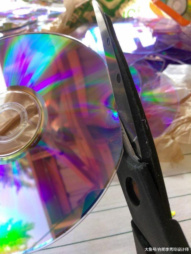 厨房不铺石英石，捡100张旧CD光碟，通通剪碎铺台面上，实用好看！
