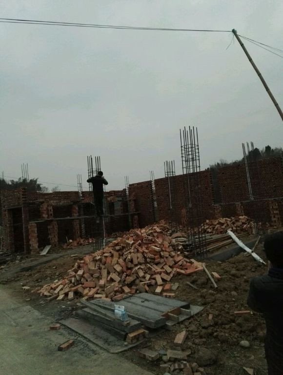 挑战物价，90后25万建3层别墅！