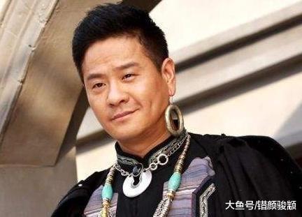 為娶小8歲嬌妻他拋棄前妻，凈身出戶事業大跌，今前妻卻大紅大紫