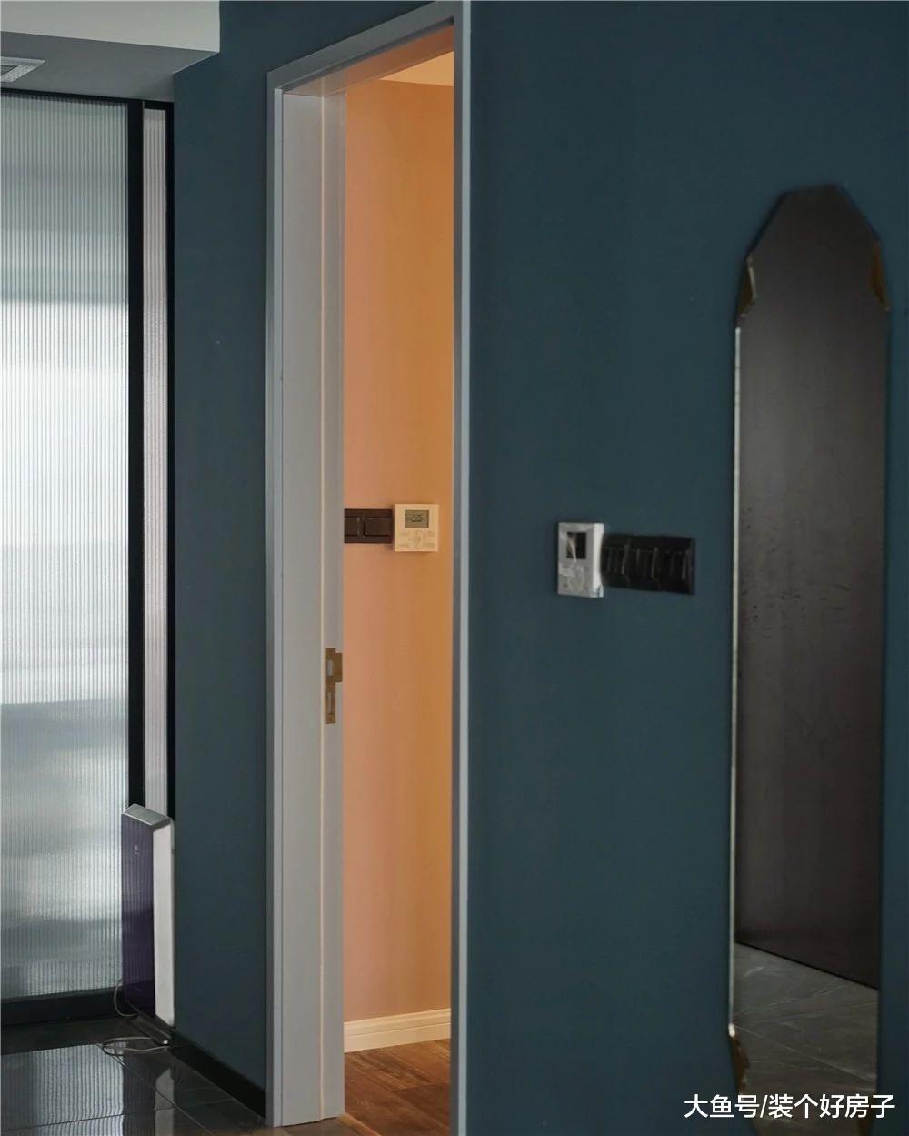 她亲手打造出与井柏然同款的家, 在书墙里藏下卧室和书房!