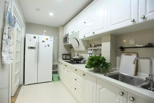 小户型厨房适合做怎样的布局方案？来看一下别人家的设计