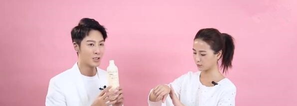 被称为“镇店之宝”的身体乳, 全是维生素, 让你5次“白到反光”