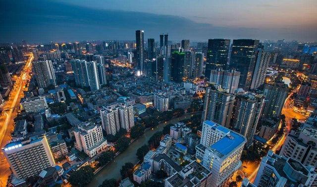 专家: 喊房地产要崩盘的人都是“骗子”, 人口流入的城市都可以买